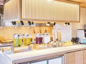 Tägliches Frühstücksbuffet gegen Gebühr