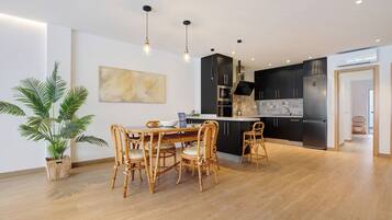 雪櫃、微波爐、焗爐、爐具