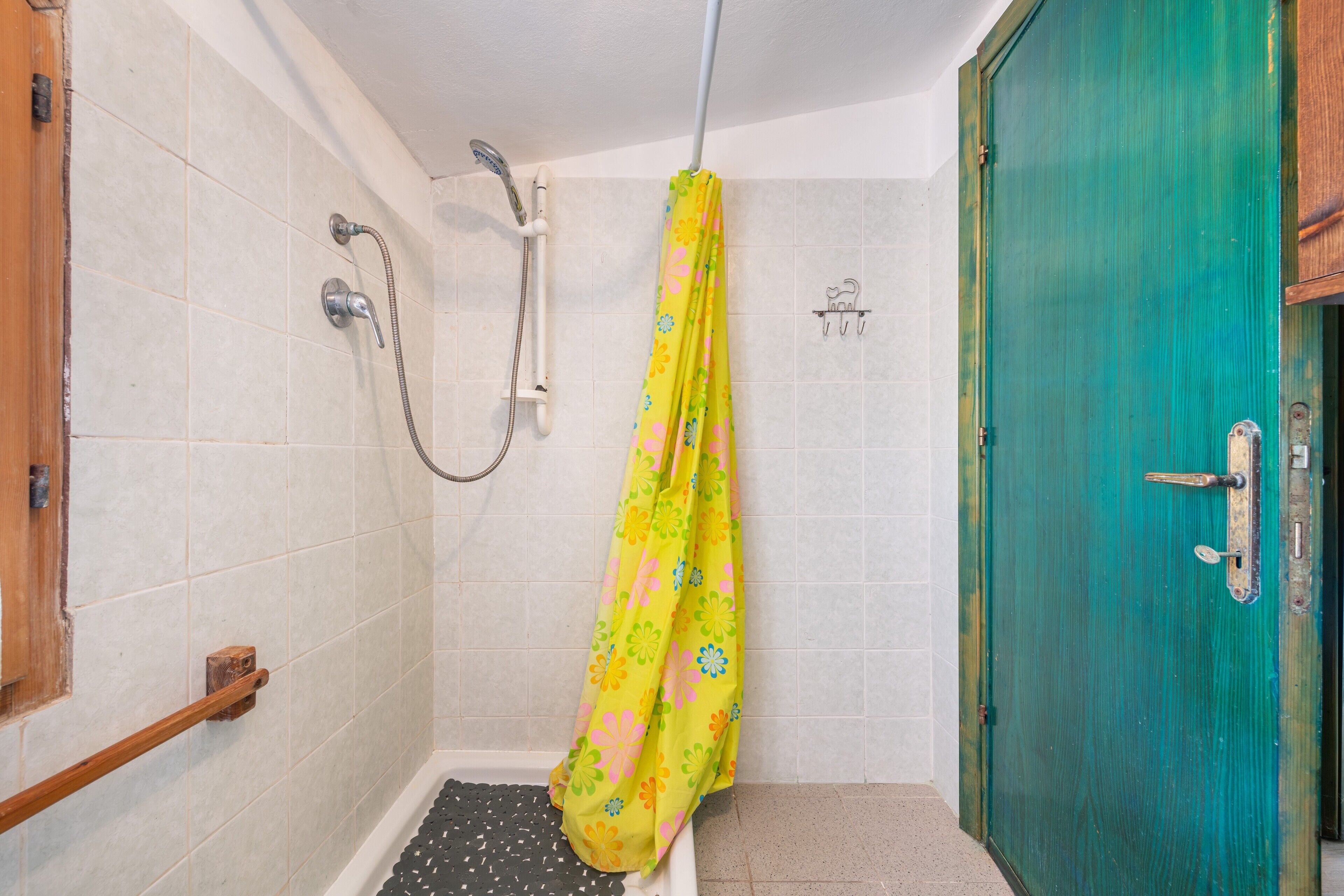 Shower, towels