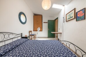 1 bedroom, WiFi, bed sheets - Pet-Friendly Holiday Home Pescetti Bobba B with Mountain View & Garden (Carloforte)