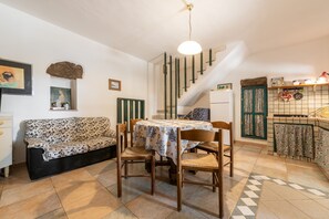 Dining - Pet-Friendly Holiday Home Pescetti Bobba B with Mountain View & Garden (Carloforte)