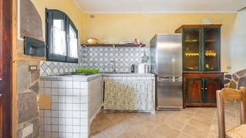 Fridge, stovetop, coffee/tea maker, cookware/dishes/utensils