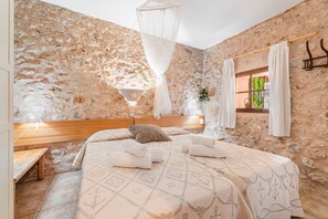 2 camere, una scrivania, ferro/asse da stiro, Wi-Fi gratuito