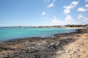 Beach nearby - Holiday Home Falco 3 with Sea View, Terrace & Wi-Fi (Corralejo)