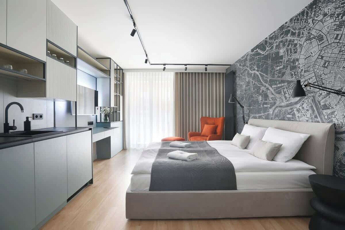 Desk, iron/ironing board, WiFi, bed sheets