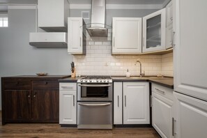 Refrigerador, horno, parrilla de estufa y lavavajillas 