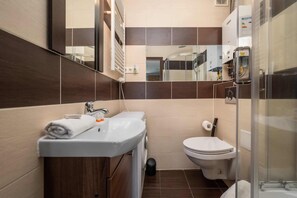 Shower, hair dryer, towels, shampoo