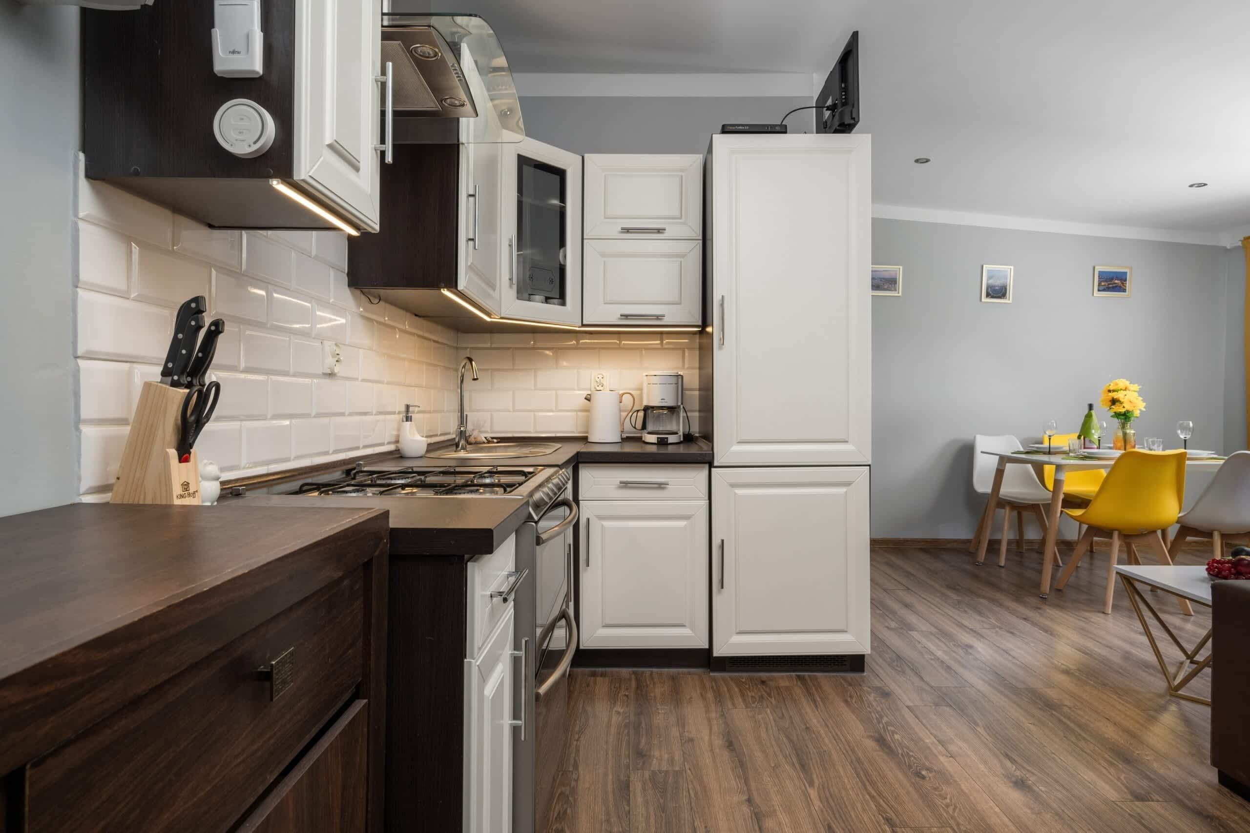 Fridge, oven, stovetop, dishwasher
