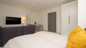 Bügeleisen/Bügelbrett, WLAN, Bettwäsche