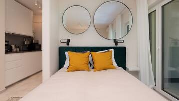 Iron/ironing board, WiFi, bed sheets
