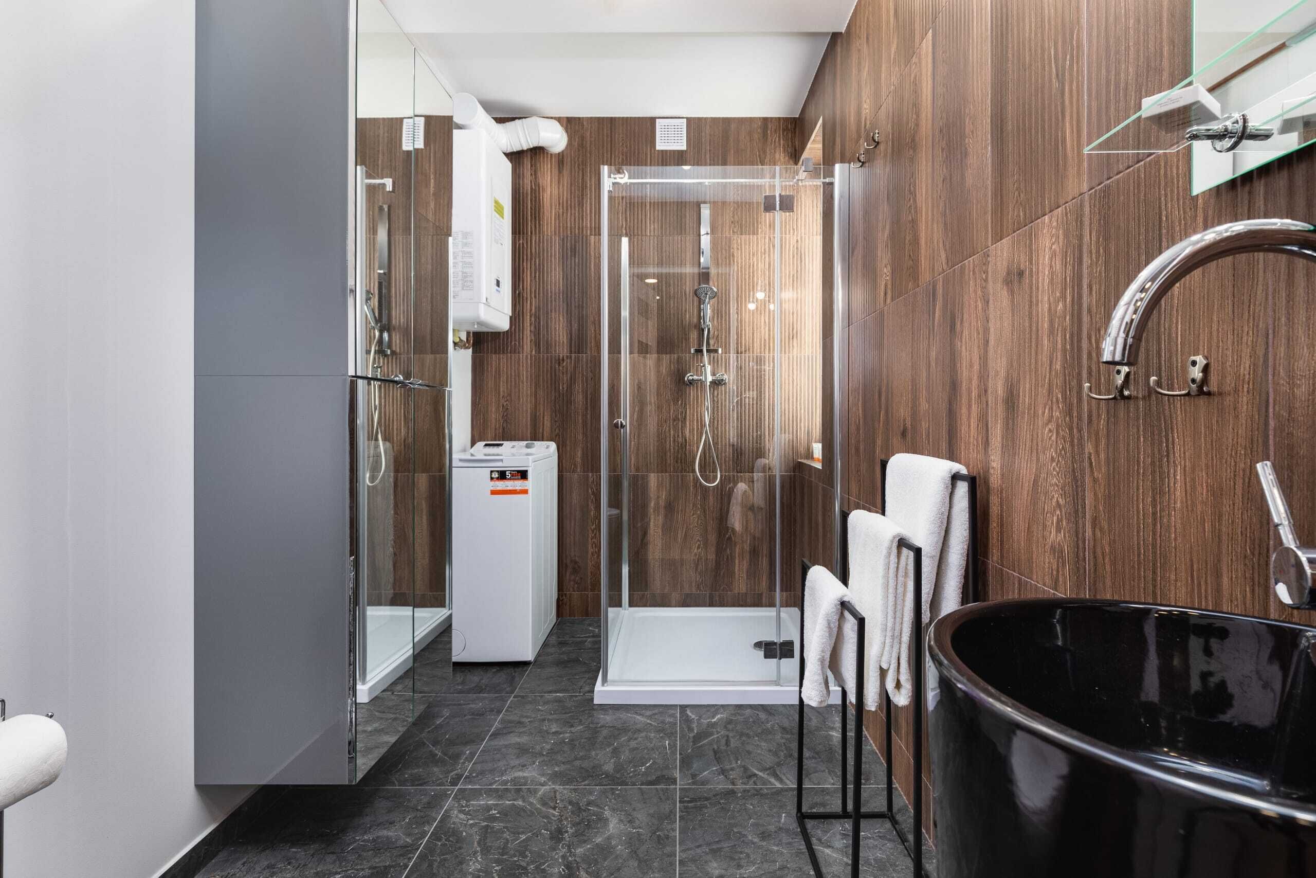 Een douche, een haardroger, handdoeken