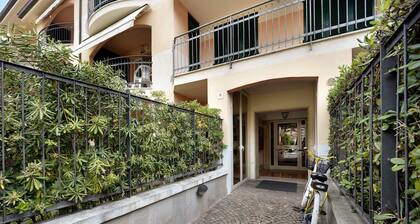 Holiday Apartment Giosy's Home close to the Beach with Shared Terrace