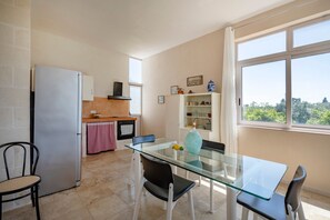 Dining - Villa 'Stellina' with Shared Terrace, Wi-Fi and Air Conditioning (ostuni)