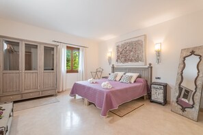 4 sovrum, strykjärn/strykbräda, gratis wi-fi och sängkläder