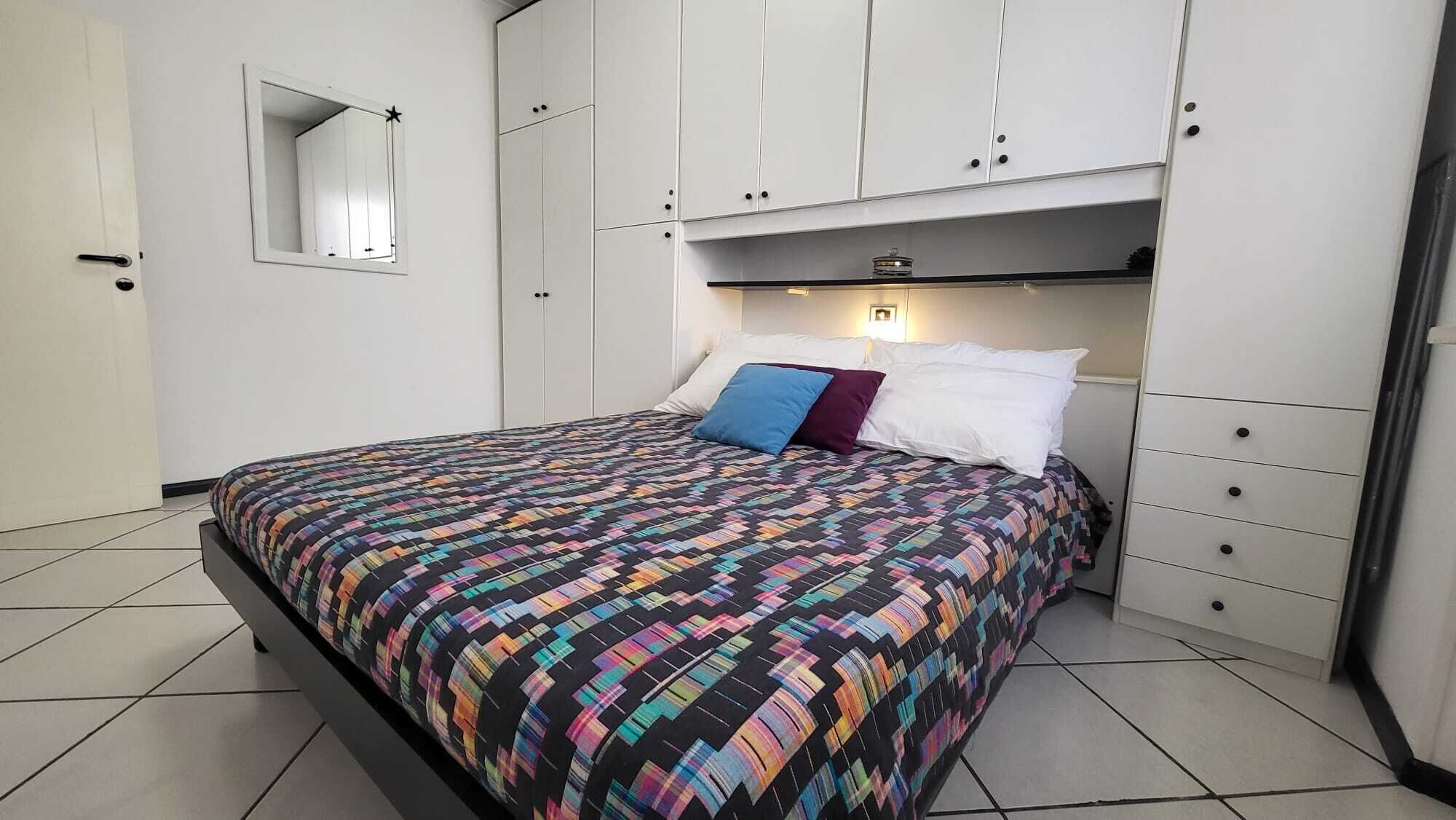 1 camera, Wi-Fi, lenzuola