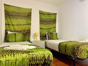 Apartment, 3 Bedrooms, Bathtub, Poolside