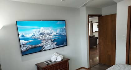 Awesome getaway! Two King beds three smart large screen TVs