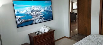 Awesome getaway! Two King beds three smart large screen TVs