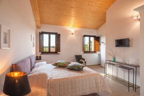 6 bedrooms, in-room safe, iron/ironing board, travel cot