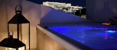 Tina de hidromasaje al aire libre