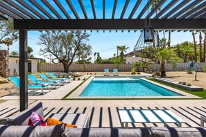 حمّام سباحة خارجي