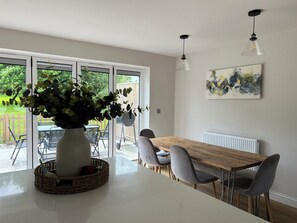 Cottage | Dining