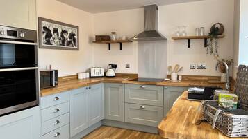 Fridge, dishwasher, electric kettle, toaster