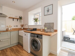 Cottage | Private kitchen | Fridge, dishwasher, electric kettle, toaster - The Mill (Blandford Forum)
