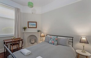 3 habitaciones, escritorio, tabla de planchar con plancha y wifi gratis 