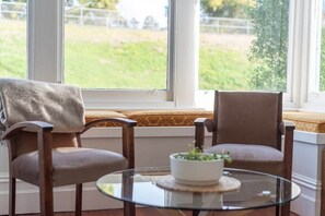 Interior - Lynmouth Cottage - a cosy home away from home (New Town)