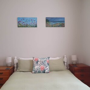 3 bedrooms, desk, iron/ironing board, free WiFi