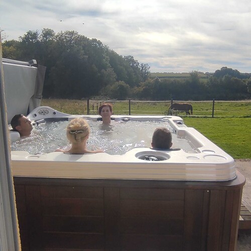 Beautiful house not overlooked, swimming pool, sauna, jacuzzi, billiards, 2h from Paris