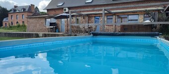 Beautiful house not overlooked, swimming pool, sauna, jacuzzi, billiards, 2h from Paris