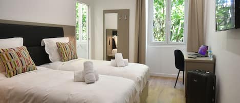 Business Room | 1 bedroom, Select Comfort beds, in-room safe, desk
