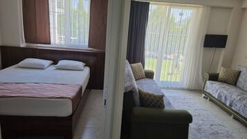 Standard Apartment, Courtyard View, Ground Floor | 1 bedroom, iron/ironing board, free WiFi