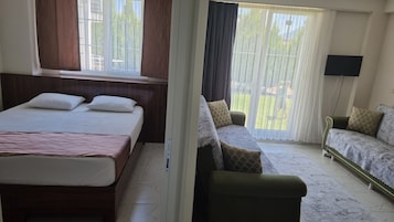 Standard Apartment, Courtyard View, Ground Floor | 1 bedroom, iron/ironing board, free WiFi