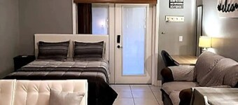 The Blue Agave—Private Studio w/ Roman Tub