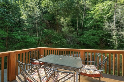 FREE Tickets! Last-Minute Deal! Big Weekend Sale-Creekside, with Firepit & Games