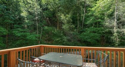 FREE Tickets! Last-Minute Deal! Big Weekend Sale-Creekside, with Firepit & Games