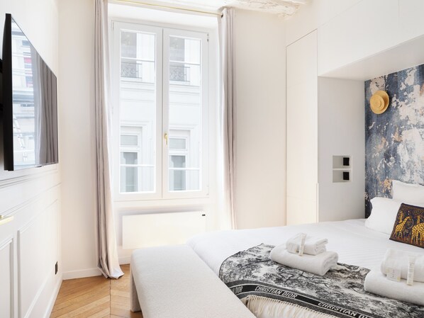 2 bedrooms, iron/ironing board, travel cot, WiFi