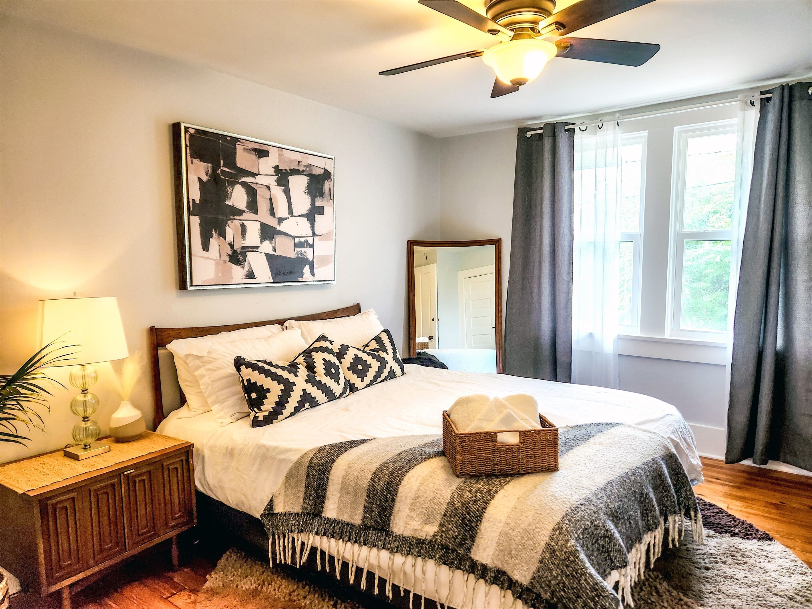 4 chambres, fer et planche à repasser, Wi-Fi gratuit, draps fournis