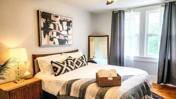 4 bedrooms, iron/ironing board, free WiFi, bed sheets