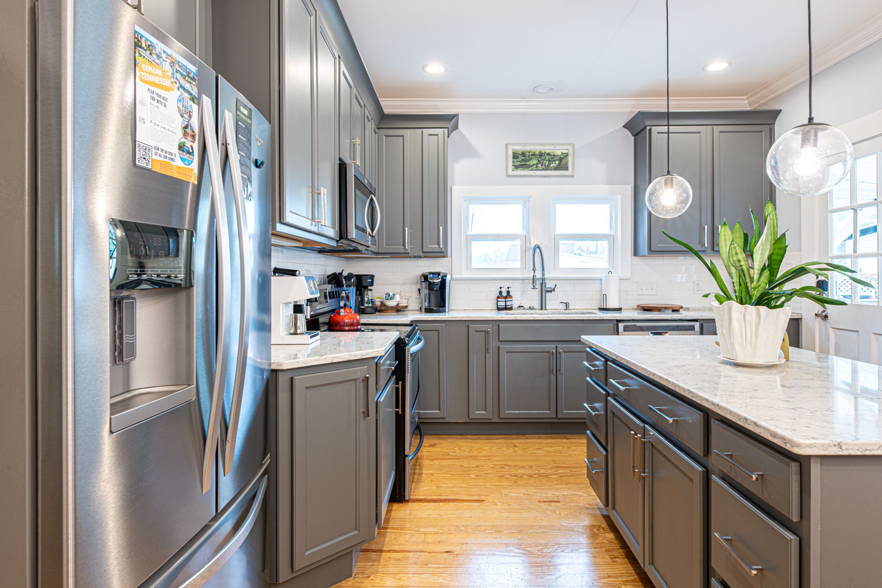 Refrigerador, microondas, horno, placa de cocina