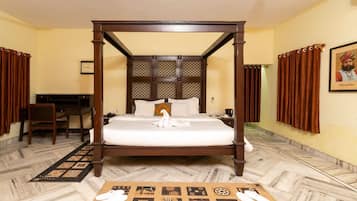 Luxury Studio Suite | Egyptian cotton sheets, premium bedding, soundproofing, free WiFi