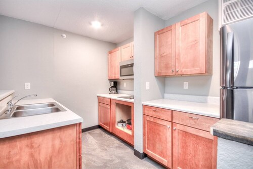 Suite 217 - 1BR apartment, King Bed, 2nd floor