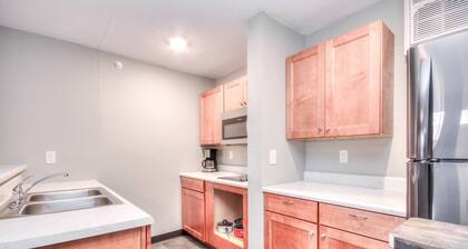 Suite 217 - 1BR apartment, King Bed, 2nd floor