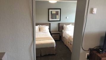 1 bedroom, desk, WiFi, bed sheets