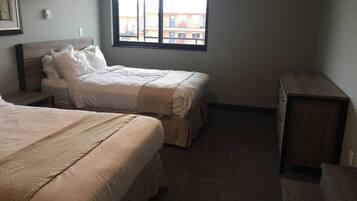 1 bedroom, desk, WiFi, bed sheets