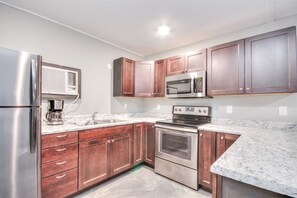 Fridge, microwave, oven, stovetop - Suite 208 - 1BR | 1 Bed, 1 Bath (Rapid City)