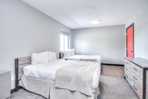 1 bedroom, WiFi, bed sheets, wheelchair access - 1BR apartment with 2 beds and kitchen on the 2nd f (Rapid City)